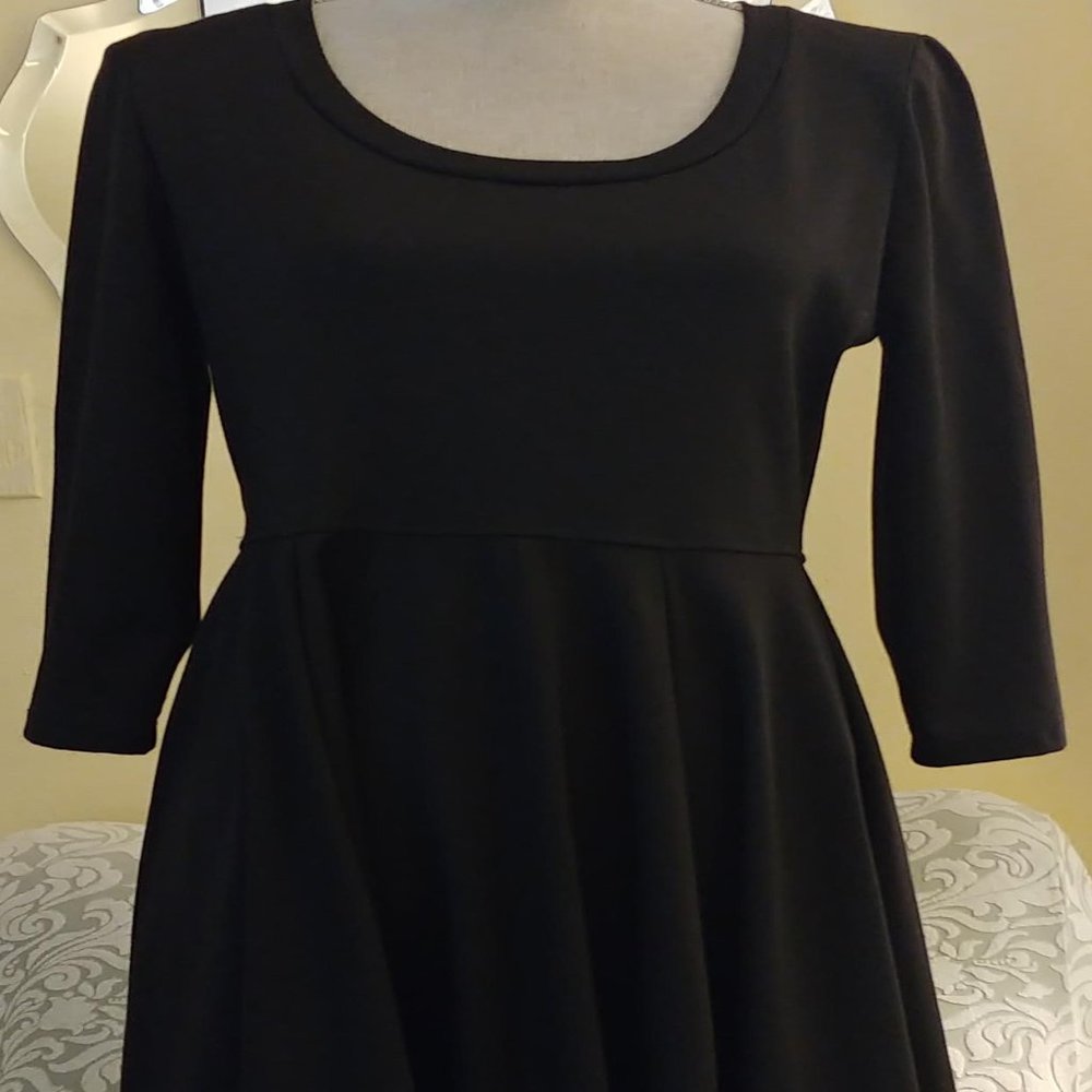 Med.-Weight Black Knit Scoop-neck Knee-Length Dress - Pull Over You Head and GO!